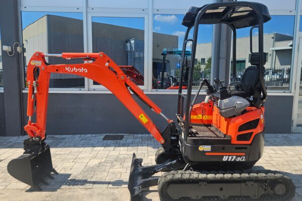 - KUBOTA U17-3a GIROSAGOMA